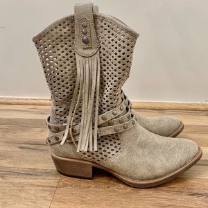 Coconuts by Matisse Lasso Western Booties